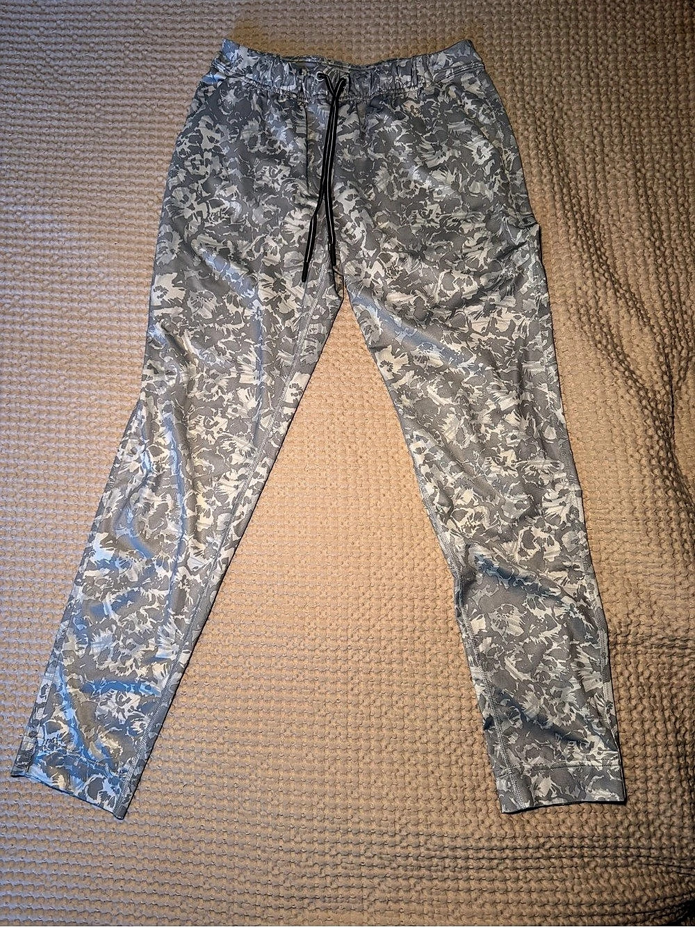 Lululemon Camo Athletic pants Size 2 Like New